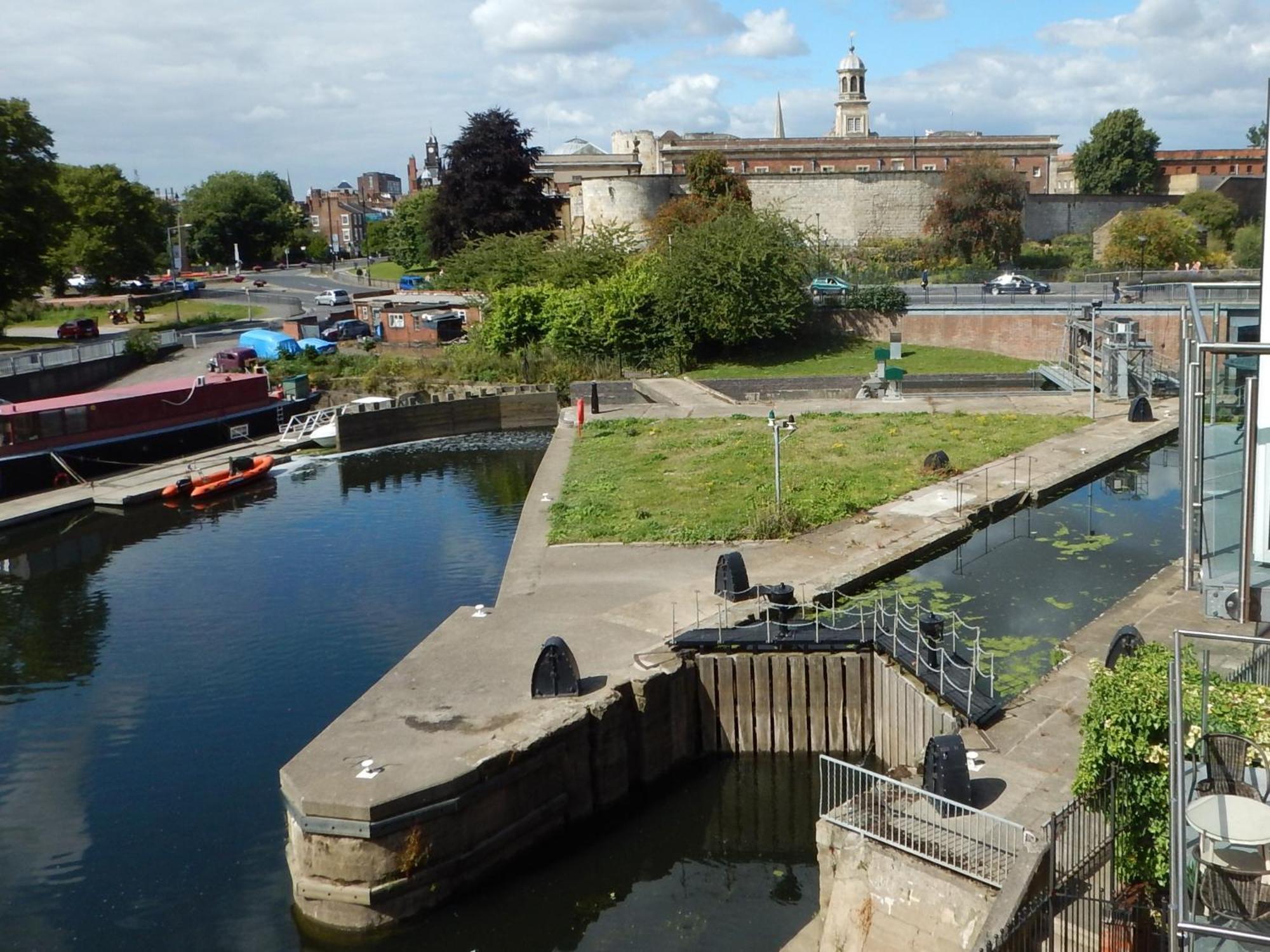 Apartment Castle Mills View York